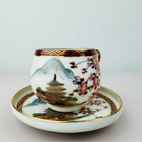 KOSHIDA Geisha Lithophane Demitasse Hand-painted Japanese Temple Teacup/Saucer - Picture 3 of 8